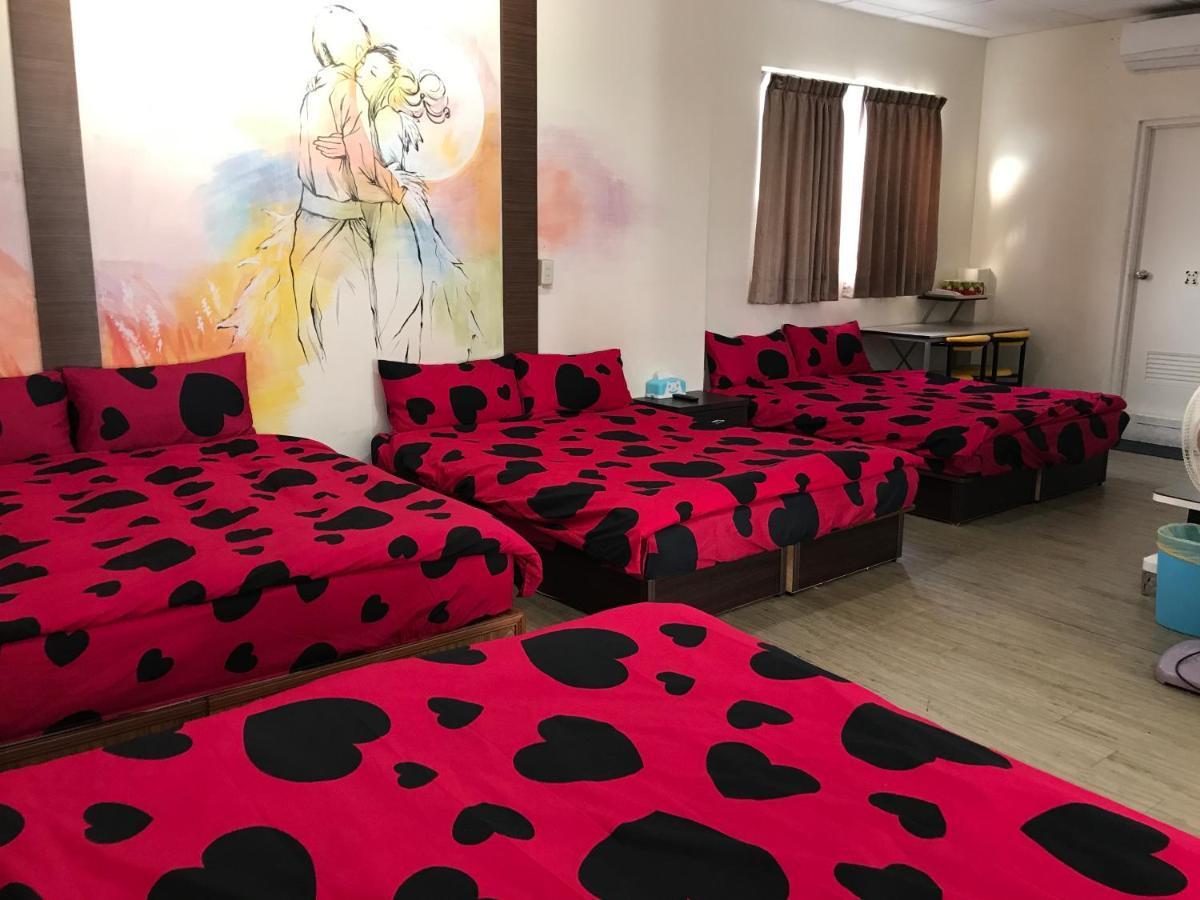 Mickey House-Fuxing Apartment Taichung Luaran gambar