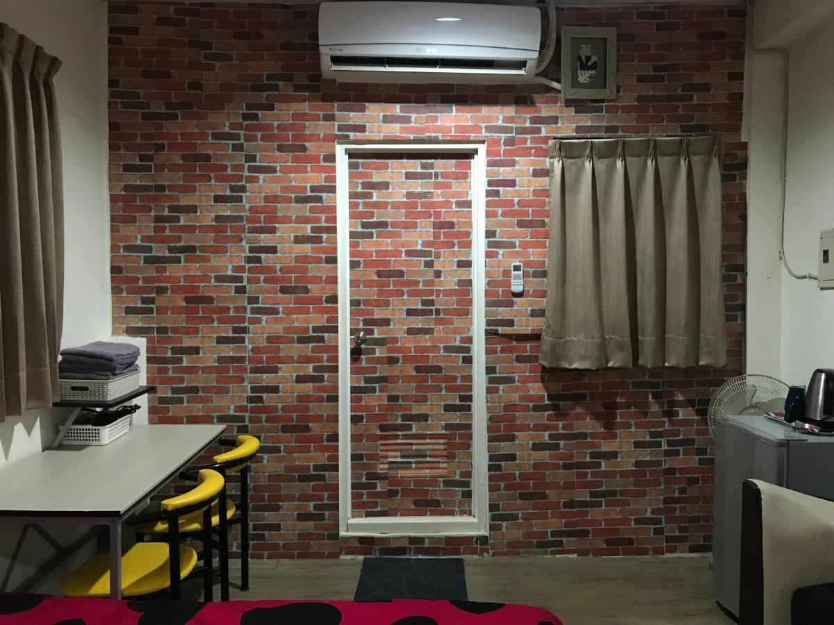 Mickey House-Fuxing Apartment Taichung Luaran gambar